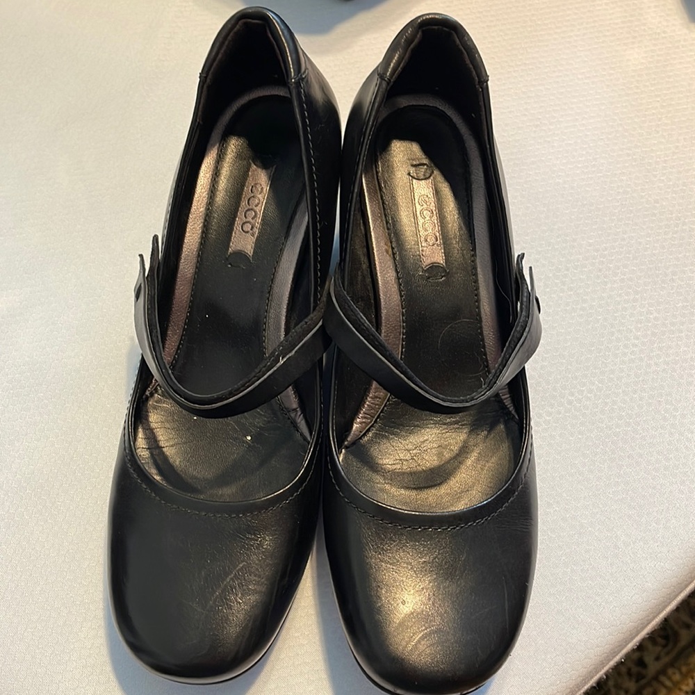 Ecco size 39 Mary janes